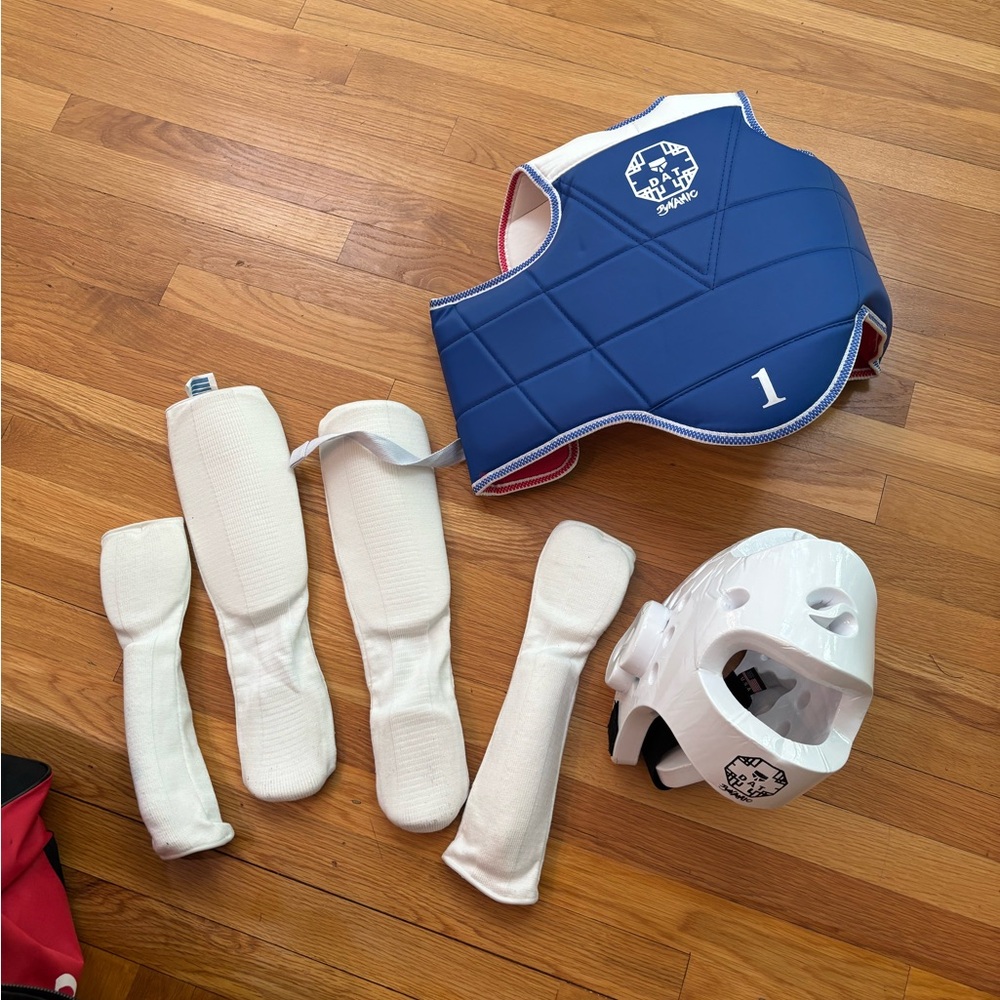 Kids complete Taekwondo sparring Set